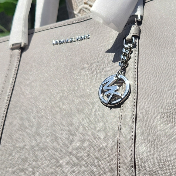 Michael Kors Jet Set Tote Light Gray New with tags! - Picture 5 of 13